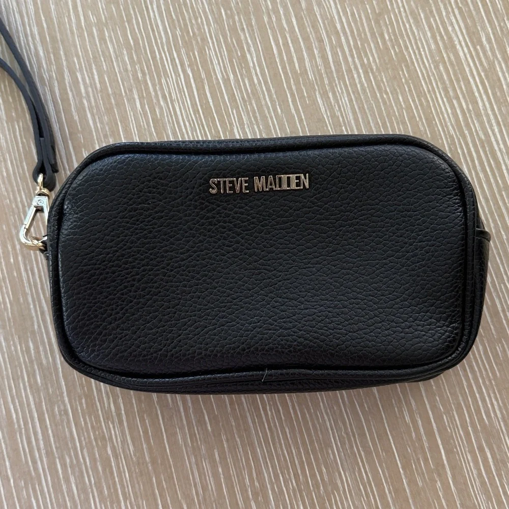 Steve Madden Black Vegan Leather Wristlet Convertible Fanny Bag Gold Accents - Picture 2 of 7